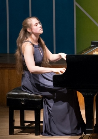 Anna Szalucka in solo performance Anna Szalucka in solo performance