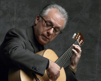 Pepe Romero playing guitar