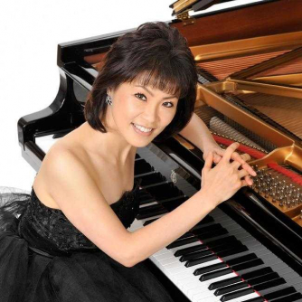 Pianist, Noriko Ogawa (photo, Satoru Mitsuta) Pianist, Noriko Ogawa (photo, Satoru Mitsuta)