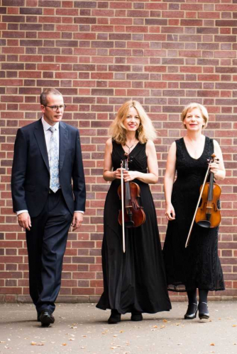 The Aeneas Ensemble, London: Jon Booth, piano, Julia Dräger, violin, Sylvia Eisermann, violin The Aeneas Ensemble, London: Jon Booth, piano, Julia Dräger, violin, Sylvia Eisermann, violin