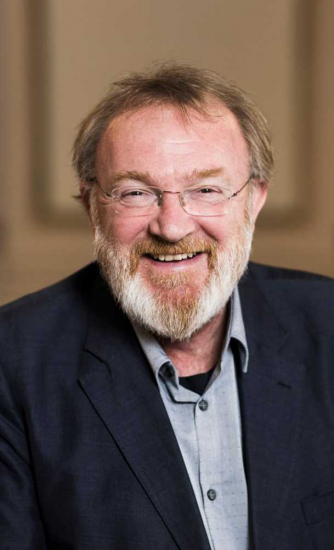 Portrait of Martyn Brabbins (credit: Ben Ealovega) Portrait of Martyn Brabbins (credit: Ben Ealovega)