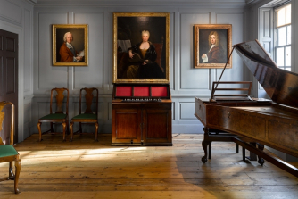 Photographer: James Newton