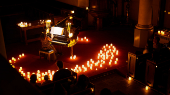 Miaomiao Yu playing piano at the Candlelight Concerts Club