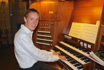 Robert Smith at the 1842 Jahn Organ of the Marienkirche, Pirna Robert Smith at the 1842 Jahn Organ of the Marienkirche, Pirna