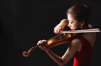 Korean violinist Julia Hwang
