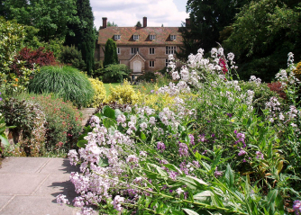 The Great Comp Music Festival brings internationally famous soloists and ensembles to Kent. Why travel to London when these artists are performing locally. The Stable Auditorium is set in the grounds of the famous and beautiful Great Comp mansion garden n