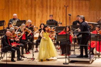 Violinist Leia Zhu performing with London Mozart Players Violinist Leia Zhu performing with London Mozart Players