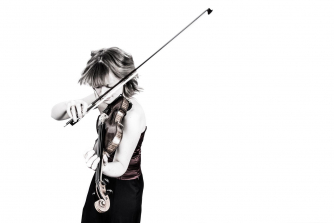 Fenella Humphreys playing the violin