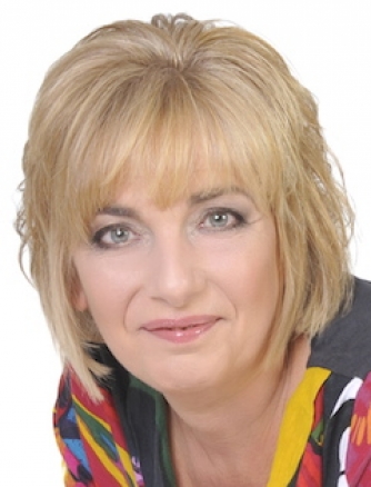 Alison Burnett - Soprano Alison Burnett - Soprano