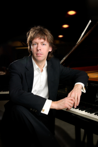 Pianist, Martin Sturfält