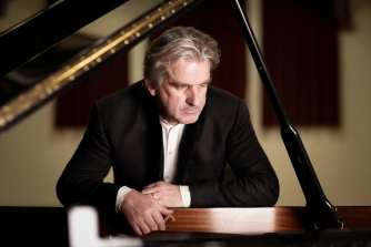 Barry Douglas (c) Benjamin Ealovega Barry Douglas (c) Benjamin Ealovega