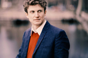 Zoltán Fejérvári (piano) Zoltán Fejérvári (piano)