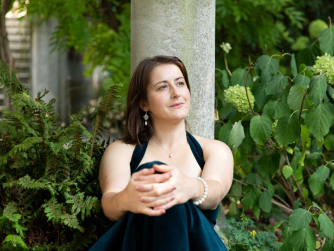 Joanna Harries - mezzo-soprano Joanna Harries - mezzo-soprano