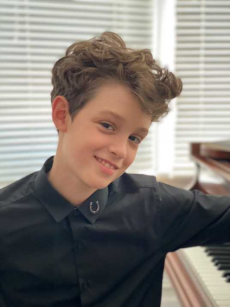 Zev Sebastian - piano Zev Sebastian - piano
