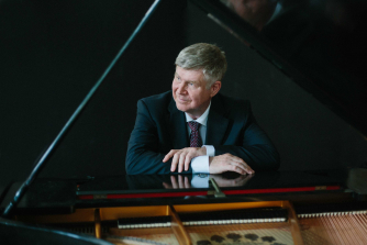Ian Hobson - piano. Photo Credit: Tatiana Daubek Ian Hobson - piano. Photo Credit: Tatiana Daubek
