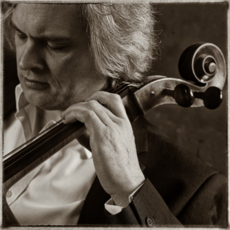 Julian Metzger (cello)