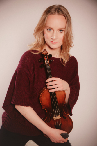 Jane Gordon director & solo violin Jane Gordon director & solo violin