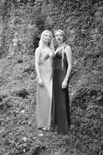 Angela Hicks and Penelope Appleyard sing music from the ELizabthan court