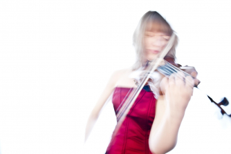 Fenella Humphreys playing the violin Fenella Humphreys playing the violin