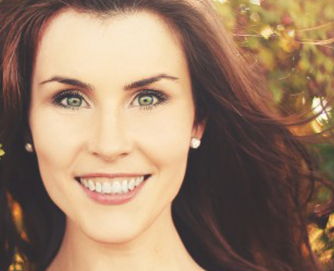 Anna Devin (soprano) sings in Bach's Mass in B Minor