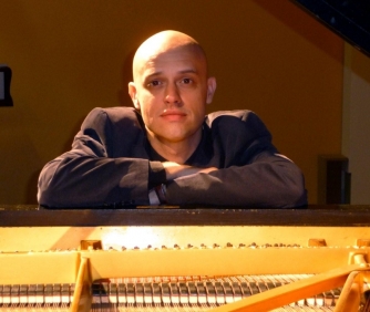 Viv McLean, piano Viv McLean, piano