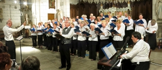Plymouth Philharmonic Holiday Choir performing in France