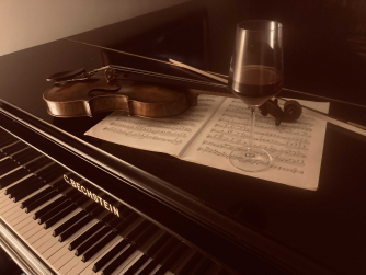 Gavin Davies – violin, Murray Hipkin – piano Gavin Davies – violin, Murray Hipkin – piano