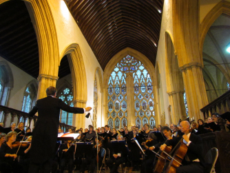 Hilary Davan Wetton conducts the Holst Orchestra