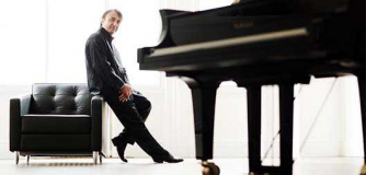 Jean-Efflam Bavouzet Jean-Efflam Bavouzet