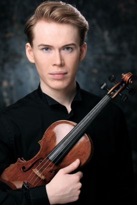 Violinist Joshua Hugo von Bohlen