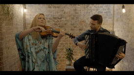 Lizzie Ball and Milos Milivojevic play in Fidelio Cafe