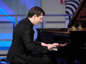 Lucas Krupinski piano